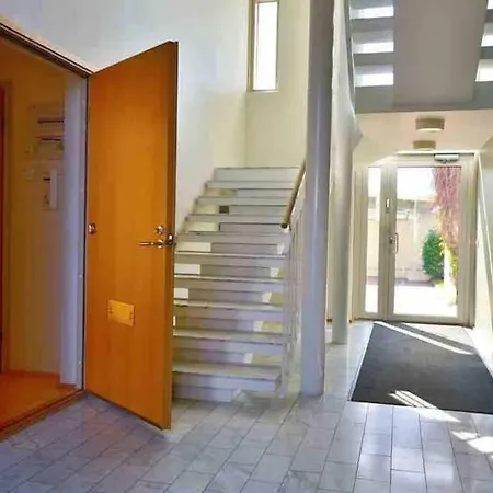 Spacious Close To The Sea With 2 Patios Huoneisto *