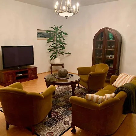 Spacious Close To The Sea With 2 Patios